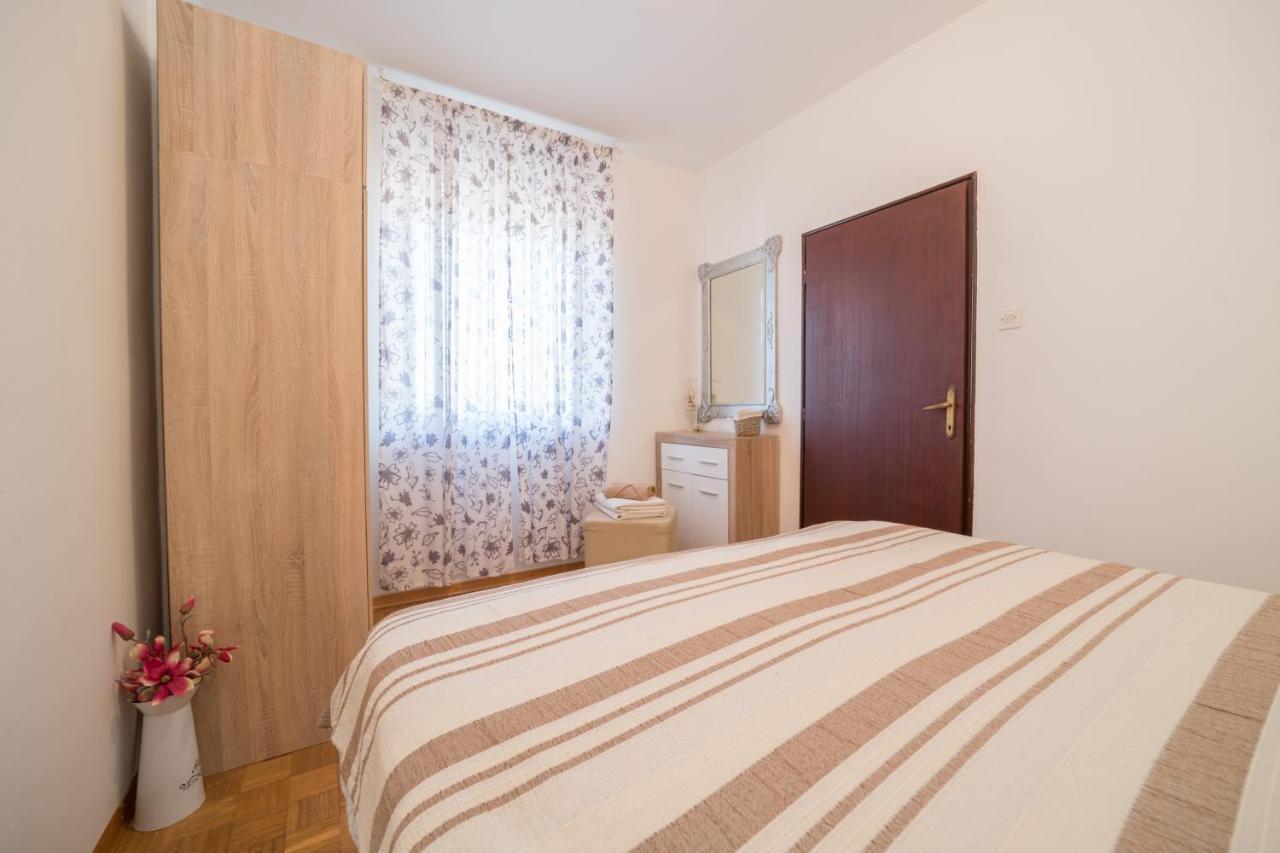 Appartamento Red Karmenita Umago Esterno foto